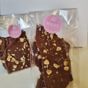 Ljuschokladbräck med hasselnötter